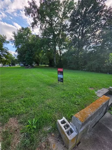 309 E Royle St, Richmond, MO 64085 photo 4