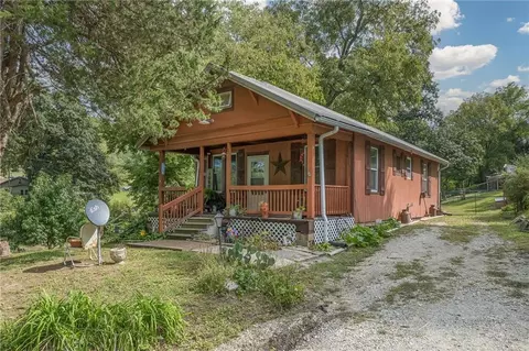 10801 SW Bluff Rd, Saint Joseph, MO 64504