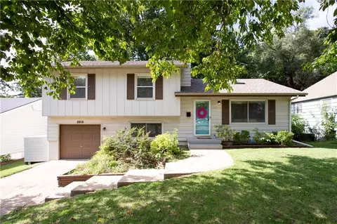 8808 W 89th St, Overland Park, KS 66212