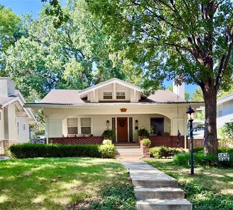 5828 Oak St, Kansas City, MO 64113