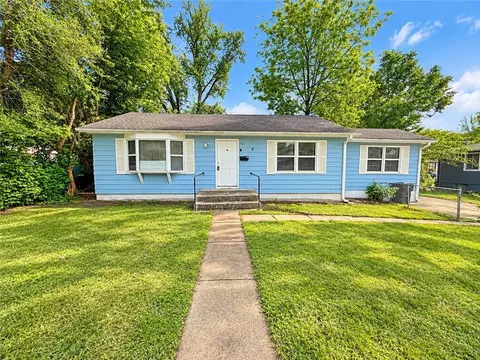 723 Pottawatomie St, Leavenworth, KS 66048