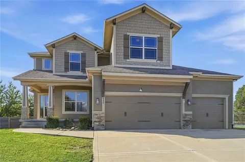 608 SW Lake Side Dr, Lees Summit, MO 64064