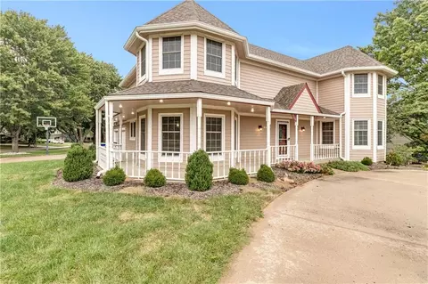 8523 Gillette St, Lenexa, KS 66215