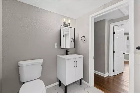 Bath - 822 S Hardy Ave, Independence, MO 64053 photo 2 of 3