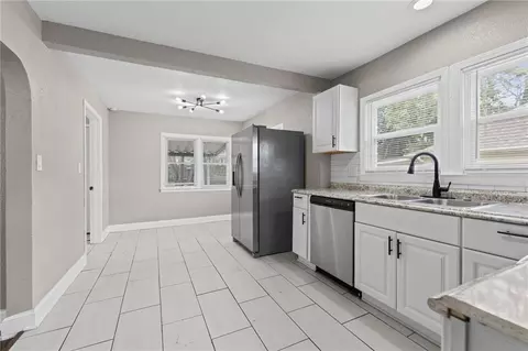 Entry Way - 822 S Hardy Ave, Independence, MO 64053 photo 1 of 1