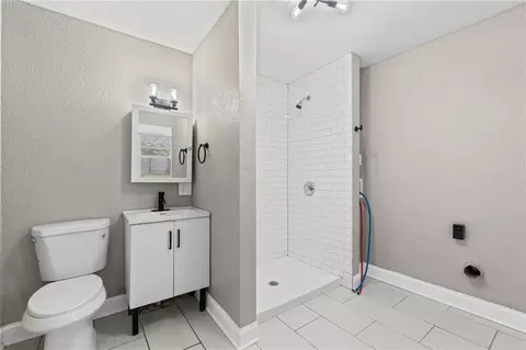 Bath - 822 S Hardy Ave, Independence, MO 64053 photo 1 of 3