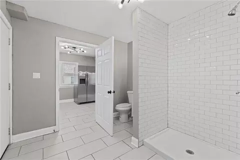 Bath - 822 S Hardy Ave, Independence, MO 64053 photo 3 of 3