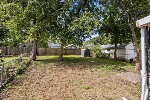 Exterior - 822 S Hardy Ave, Independence, MO 64053 photo 5 of 6