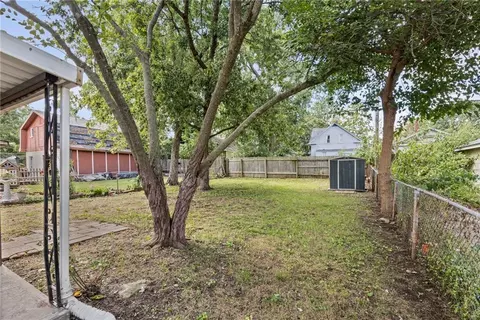 Exterior - 822 S Hardy Ave, Independence, MO 64053 photo 2 of 6