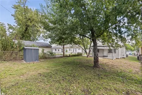 Exterior - 822 S Hardy Ave, Independence, MO 64053 photo 4 of 6
