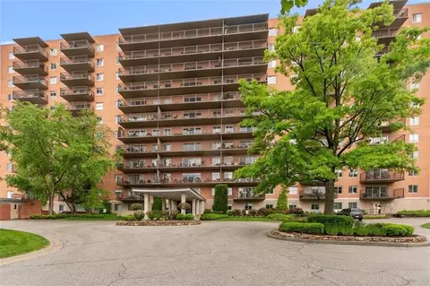 4550 Warwick Blvd #207, Kansas City, MO 64111