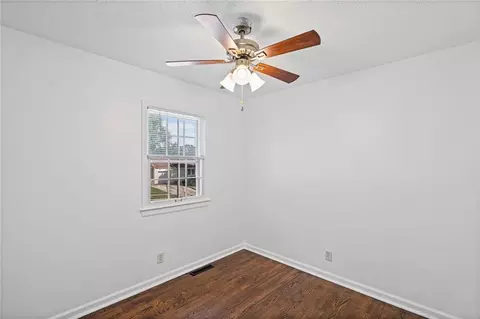 Bedroom - 3916 S Spring St, Independence, MO 64055 photo 9 of 10