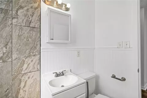 Bath - 3916 S Spring St, Independence, MO 64055 photo 2 of 2