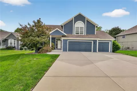 2017 SW Post Oak Rd, Lees Summit, MO 64082