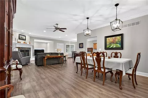 Dining - 623 Carriage Ct, Nevada, MO 64772 photo 2 of 3