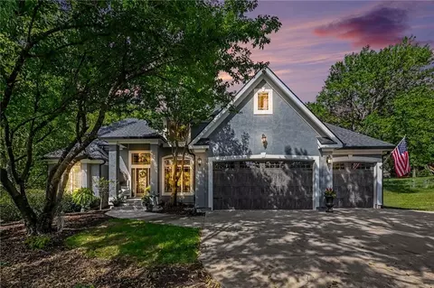 13810 Grove Ave, Bonner Springs, KS 66012