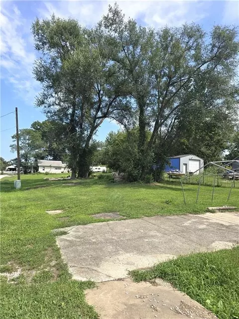 111 N C Hwy, Rayville, MO 64084