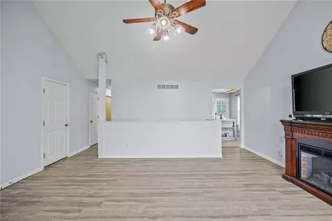 Entry Way - 3503 Easy St, Saint Joseph, MO 64503 photo 1 of 2