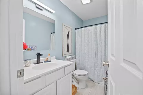 Bath - 3503 Easy St, Saint Joseph, MO 64503 photo 2 of 3