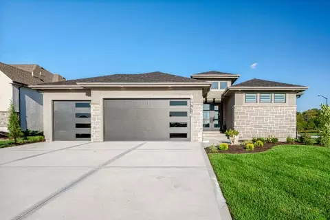 10791 S Shady Bend Rd, Olathe, KS 66061