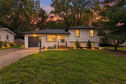 417 Melrose St, Liberty, MO 64068