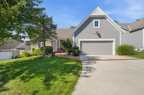 11118 W 121 St, Overland Park, KS 66213