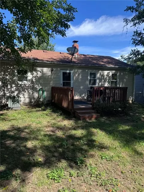 10417 E 27th St, Independence, MO 64052 photo 2