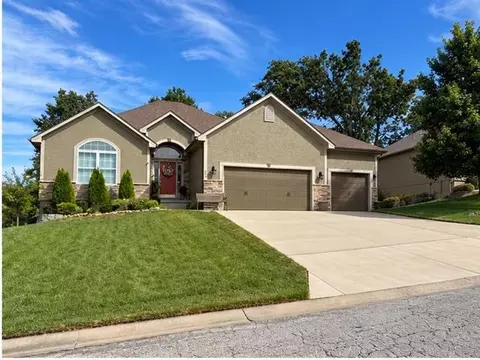 801 SE Pine Ct, Blue Springs, MO 64015