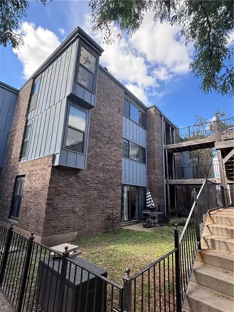 4057 Walnut St #6, Kansas City, MO 64111