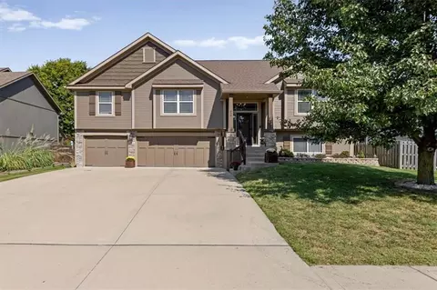 904 NW 110th Ter, Kansas City, MO 64155