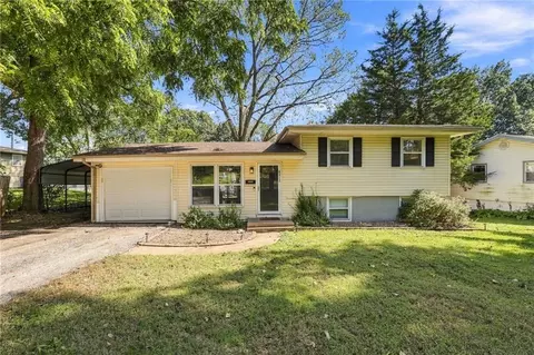 6313 N Wabash Ave, Kansas City, MO 64118