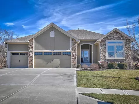 7445 Damon Dr, Parkville, MO 64152