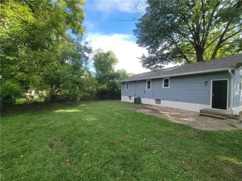 Exterior - 9336 E 25th Ter S, Independence, MO 64052 photo 5 of 10