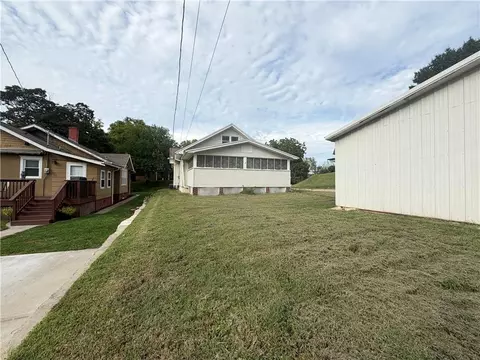 Exterior - 3140 Mitchell Ave, Saint Joseph, MO 64507 photo 3 of 4