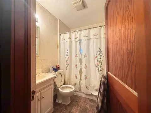 Bath - 3140 Mitchell Ave, Saint Joseph, MO 64507 photo 1 of 1