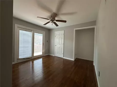 10401 E 69th St, Raytown, MO 64133 photo 4