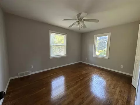 10401 E 69th St, Raytown, MO 64133 photo 5
