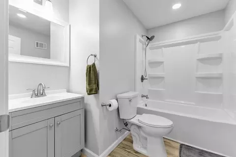 Bath - Powers Drive, Saint Joseph, MO 64503 photo 1 of 2