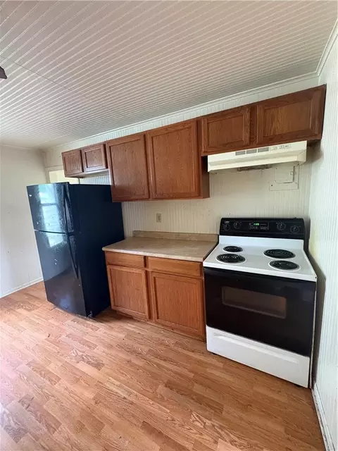 Kitchen - 625 Kelsey Ave, Cameron, MO 64429 photo 2 of 3