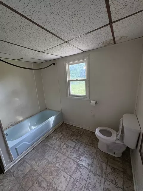 Bath - 625 Kelsey Ave, Cameron, MO 64429 photo 1 of 2
