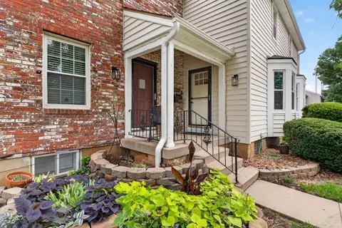 6811 N Askew Cir, Gladstone, MO 64119