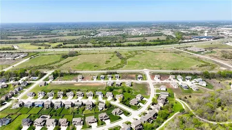 300 Dean Ave, Raymore, MO 64083 photo 7