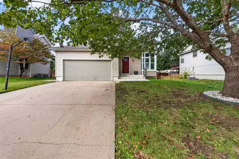 111 S Janell Dr, Olathe, KS 66061