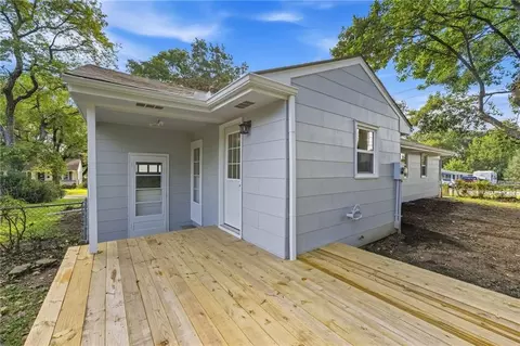 Exterior - 3028 S Hedges Ave, Independence, MO 64052 photo 3 of 4