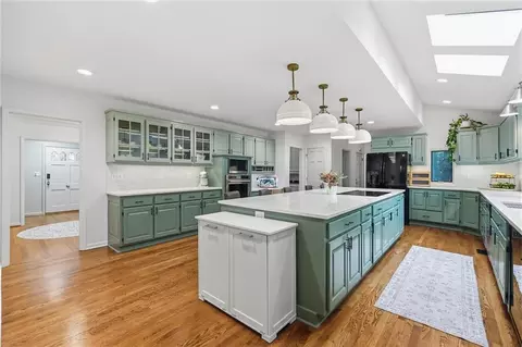2518 Tomahawk Rd, Mission Hills, KS 66208