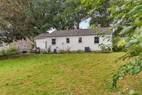 Exterior - 3611 S Spring St, Independence, MO 64055 photo 8 of 11