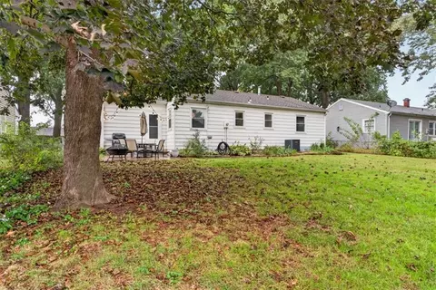 Exterior - 3611 S Spring St, Independence, MO 64055 photo 5 of 11