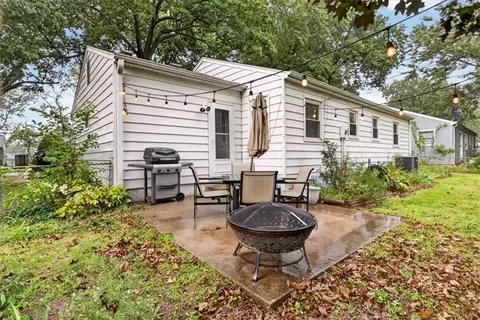 Exterior - 3611 S Spring St, Independence, MO 64055 photo 3 of 11