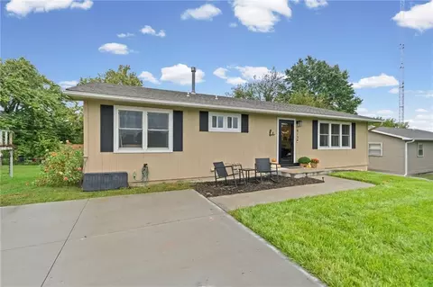 Exterior - 613 E Ford St, Cameron, MO 64429 photo 3 of 9