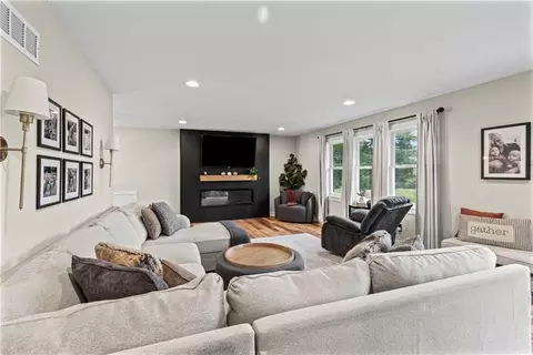 Living - 613 E Ford St, Cameron, MO 64429 photo 3 of 3